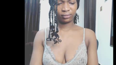 Snapshot of cumebony_petit chatting on May 20, 10:49 pm cumebony_petit online show from May 20, 10:49 pm