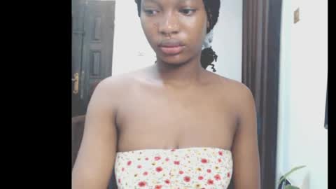 Snapshot of cumebony_petit chatting on May 22, 7:48 am cumebony_petit online show from May 22, 7:48 am
