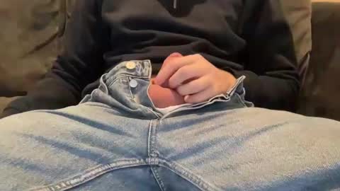 Snapshot of cumguy25 chatting on December 15, 10:18 am cumguy25 online show from December 15, 10:18 am