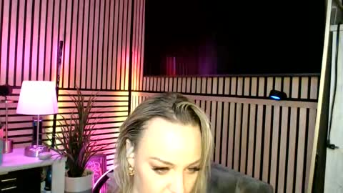 cumguzzlingskank online show from April 6, 4:46 am