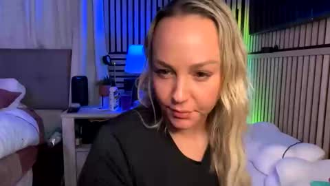 cumguzzlingskank online show from April 10, 6:29 am