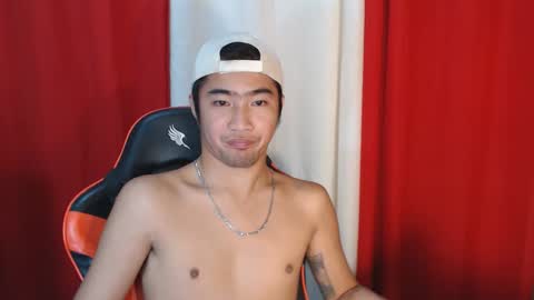 Snapshot of cumhavefun25 chatting on April 18, 8:09 pm ask me online show from April 18, 8:09 pm