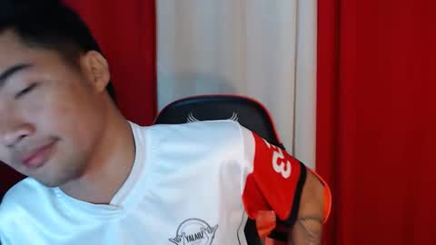 Snapshot of cumhavefun25 chatting on May 4, 1:18 pm ask me online show from May 4, 1:18 pm