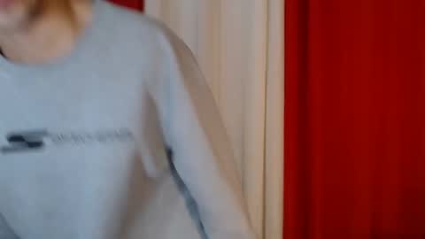 Snapshot of cumhavefun25 chatting on May 25, 9:10 pm ask me online show from May 25, 9:10 pm