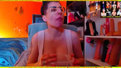 Snapshot of cuminmenowbby chatting on December 15, 11:45 am cuminmenowbby online show from December 15, 11:45 am