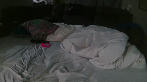 Malcolm and Hannah online show from March 9, 1:25 am