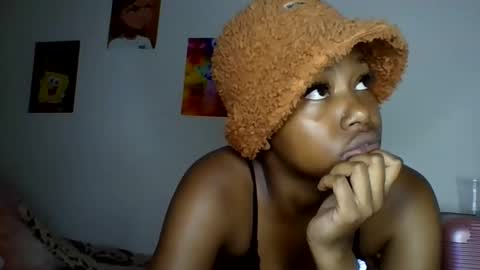 Snapshot of cummiing4u chatting on June 7, 10:41 am cummiing4u online show from June 7, 10:41 am