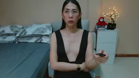 Leah Vergara online show from April 4, 12:20 am