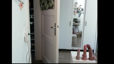 Snapshot of cumshow_x chatting on June 13, 10:35 am Cumshow online show from June 13, 10:35 am