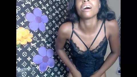 Snapshot of cupidxdoll chatting on February 25, 12:45 pm cupidxdoll online show from February 25, 12:45 pm