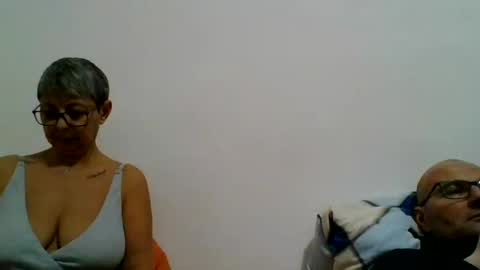 Snapshot of cuplu4346529860 chatting on December 11, 8:28 pm couple online show from December 11, 8:28 pm