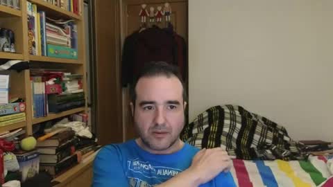 Snapshot of curiosillo1983 chatting on April 19, 9:52 am curiosillo1983 online show from April 19, 9:52 am