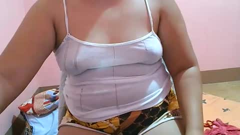 Snapshot of curious_girl247 chatting on June 4, 10:05 pm curious_girl247 online show from June 4, 10:05 pm