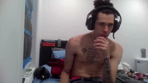 Snapshot of curlyandmixed chatting on December 17, 11:49 pm curlyandmixed online show from December 17, 11:49 pm