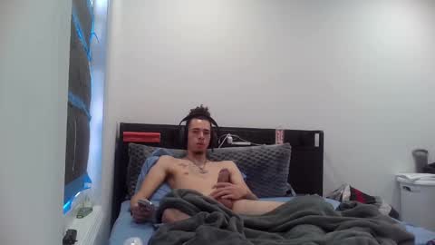 Snapshot of curlyandmixed chatting on December 24, 7:55 pm curlyandmixed online show from December 24, 7:55 pm