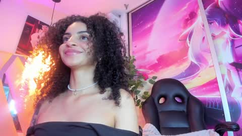 Snapshot of curlyrose_ chatting on December 6, 2:57 am Rose online show from December 6, 2:57 am
