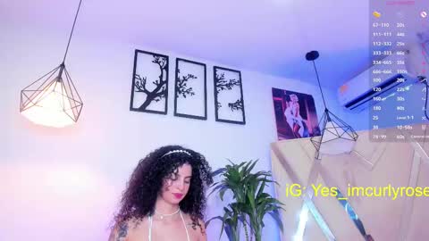 Snapshot of curlyrose_ chatting on March 6, 9:20 pm Rose online show from March 6, 9:20 pm