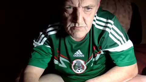 curvelover1977 online show from November 18, 8:46 pm