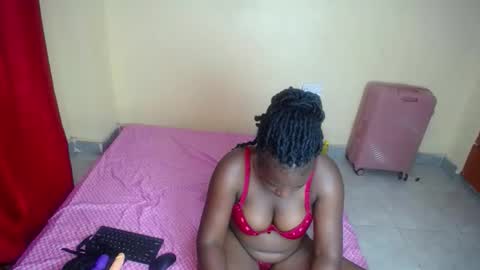 Snapshot of curvey_goddes chatting on March 1, 3:30 am curvey_goddes online show from March 1, 3:30 am