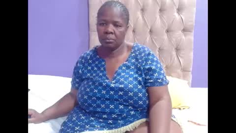 Snapshot of curveychubbyzoe chatting on March 2, 8:21 am curveychubbyzoe online show from March 2, 8:21 am