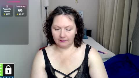 curvy_girlz online show from October 18, 3:46 pm