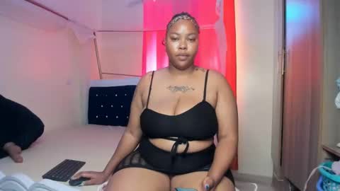 Snapshot of curvy_latoya chatting on February 26, 11:09 am Curvy Latoya online show from February 26, 11:09 am