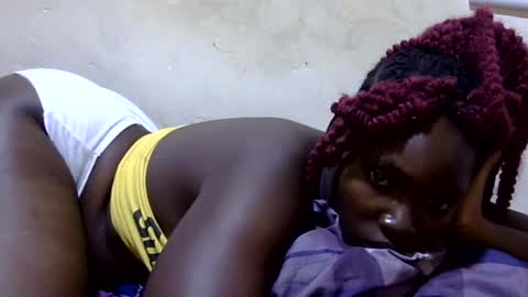 Snapshot of curvy_queen12 chatting on July 14, 8:08 am curvy_queen12 online show from July 14, 8:08 am