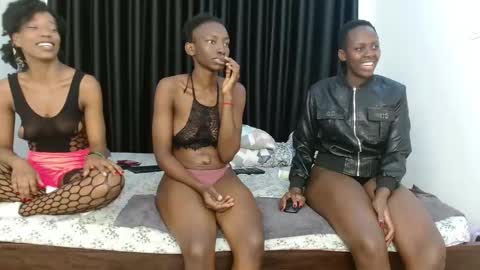 curvy_shirly online show from March 1, 12:12 am