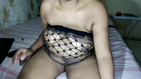 Snapshot of curvybae45 chatting on July 1, 3:34 pm curvybae45 online show from July 1, 3:34 pm