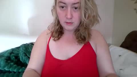 Snapshot of curvyblond20 chatting on June 8, 5:24 pm curvyblond20 online show from June 8, 5:24 pm