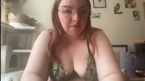 Snapshot of curvycate127 chatting on March 17, 7:06 pm Cate online show from March 17, 7:06 pm