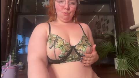 Snapshot of curvycate127 chatting on March 24, 4:50 am Cate online show from March 24, 4:50 am