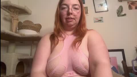 Snapshot of curvycate127 chatting on April 11, 7:35 am Cate online show from April 11, 7:35 am