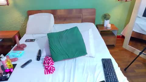 Danna online show from December 19, 2:02 pm