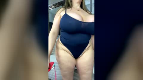 Snapshot of curvyfunlover chatting on March 25, 12:55 pm curvyfunlover online show from March 25, 12:55 pm