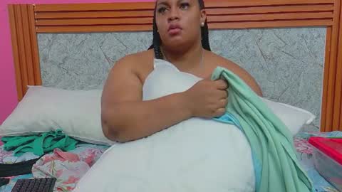 Snapshot of curvyhomebebe chatting on June 11, 3:04 am curvyhomebebe online show from June 11, 3:04 am