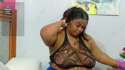 Snapshot of curvyhomebebe chatting on July 14, 3:11 am curvyhomebebe online show from July 14, 3:11 am