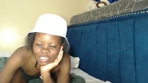 curvyjoan online show from February 19, 9:38 am