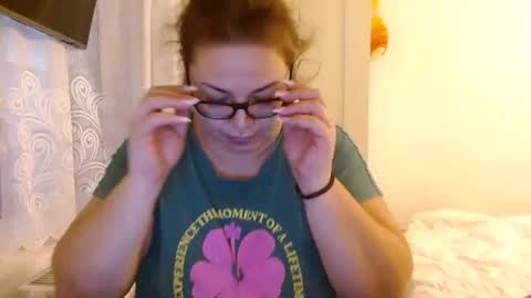 Snapshot of curvymomylore chatting on November 27, 11:01 am Lore online show from November 27, 11:01 am