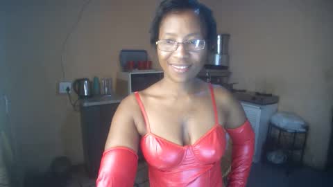 curvypear76x online show from February 14, 7:27 am