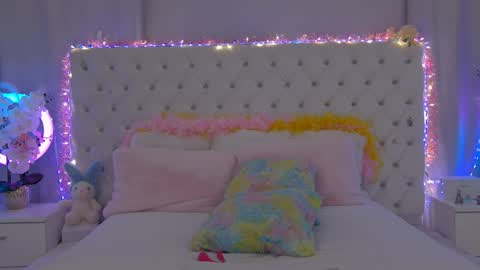 Snapshot of cute_b_alice chatting on April 2, 5:54 pm Alissa online show from April 2, 5:54 pm