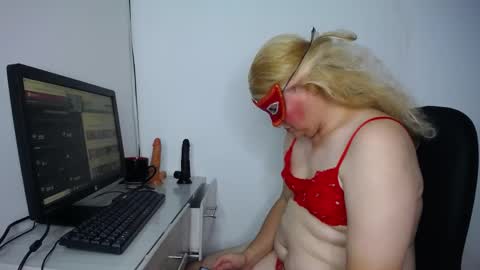 cute_boys_19 online show from April 16, 6:41 pm