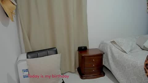 Snapshot of cute_brunett chatting on July 7, 7:23 am Sara online show from July 7, 7:23 am