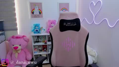 Snapshot of cute_dani__ chatting on June 17, 2:51 pm Dani online show from June 17, 2:51 pm