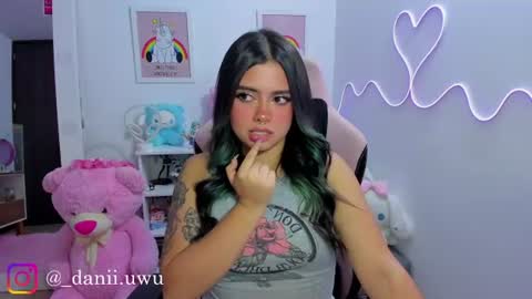 Snapshot of cute_dani__ chatting on June 19, 7:34 am Dani online show from June 19, 7:34 am