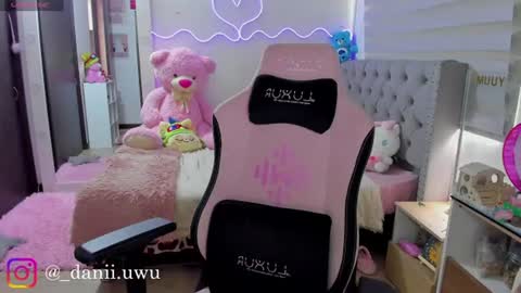 Snapshot of cute_dani__ chatting on July 17, 5:29 pm Dani online show from July 17, 5:29 pm
