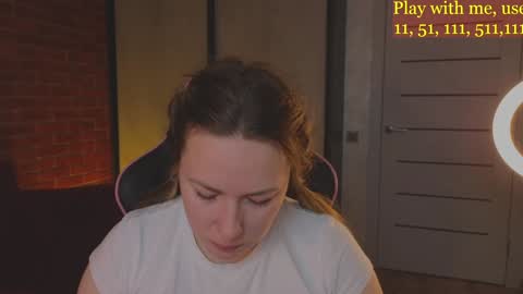 Snapshot of cute_darina chatting on December 7, 1:36 am Everyday stream in the same time online show from December 7, 1:36 am