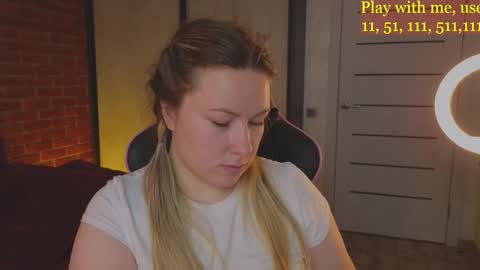 Snapshot of cute_darina chatting on December 7, 4:42 am Everyday stream in the same time online show from December 7, 4:42 am