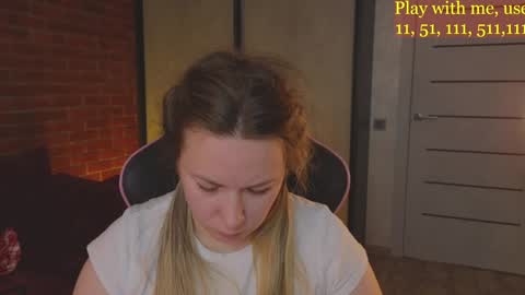 Snapshot of cute_darina chatting on December 7, 7:49 am Everyday stream in the same time online show from December 7, 7:49 am