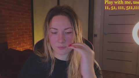 Snapshot of cute_darina chatting on December 8, 5:18 am Everyday stream in the same time online show from December 8, 5:18 am